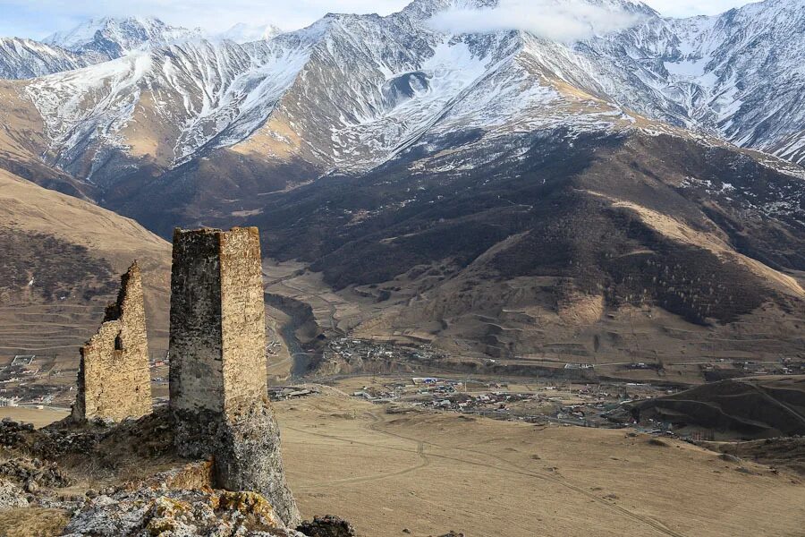 башня курта северная осетия. куртатинское ущелье кармадон. башня курта и тага осетия. осетинские башни фиагдон. башни курта и тага северная.
