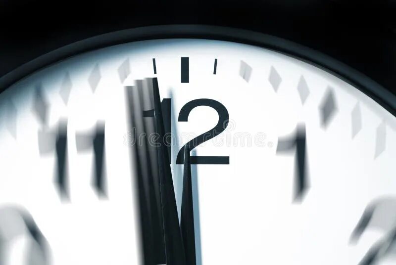 12 минут читать. Часы 1 минута. Без одной минуты двенадцать. Часы без одной минуты 12. 12 Минут картинка.