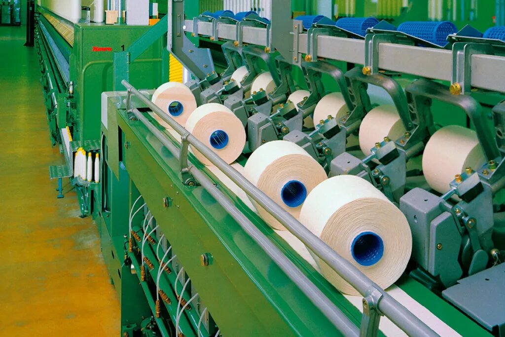 Производства текстильная продукция. Конвейерная лента .104 в текстильной промышленности. Текстильная промышленность. Текстильное производство. Текстильная промышленность ткани.