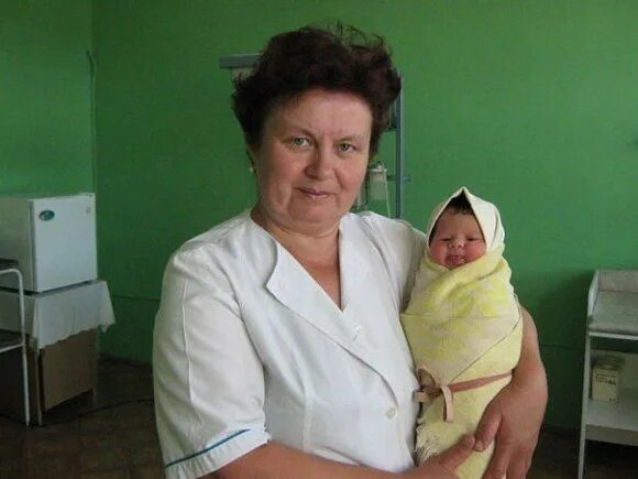 Работаю акушеркой в роддоме привыкла к детским. Отказалась от ребенка в роддоме.