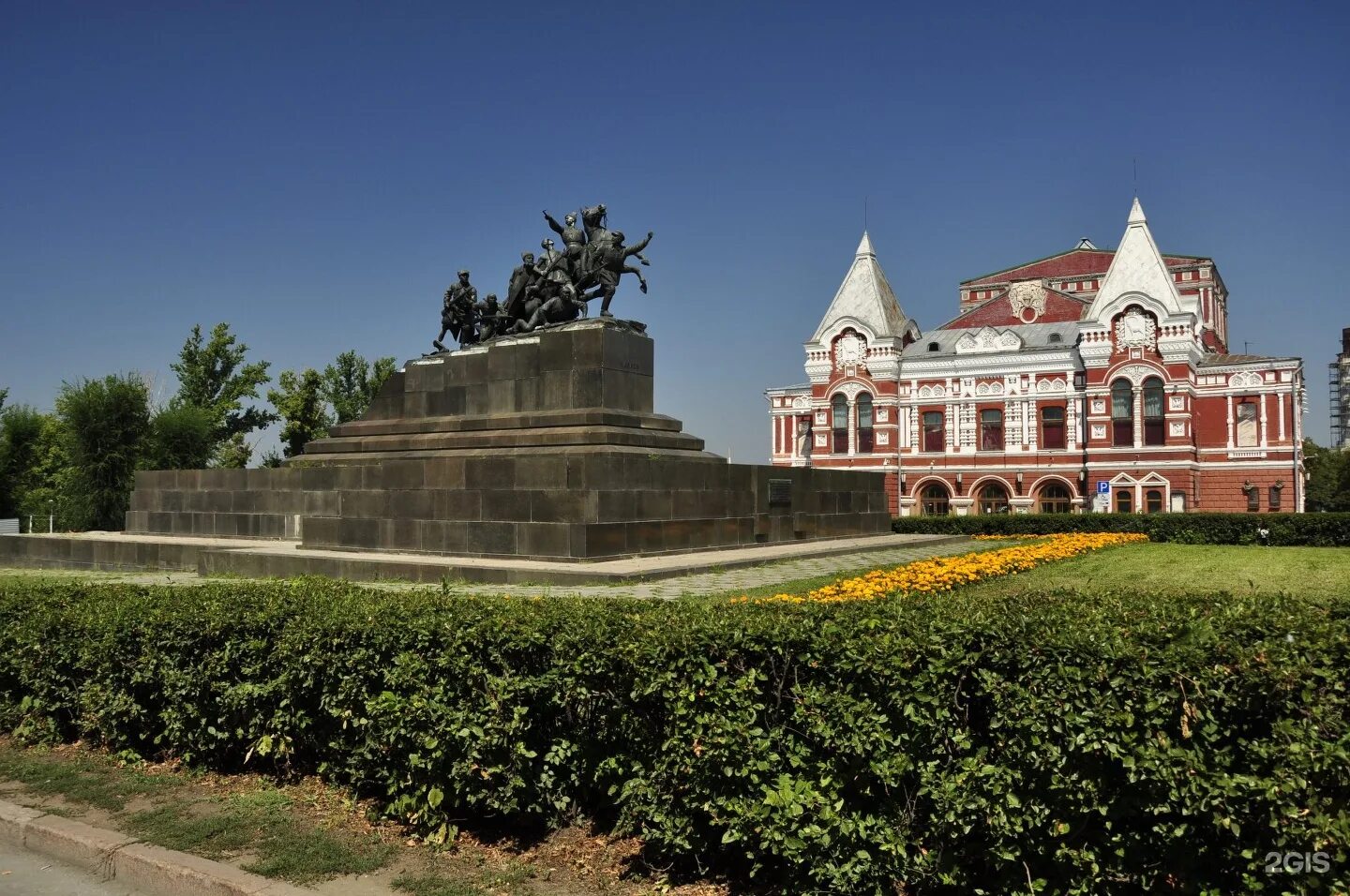 Чапаев самарская область. Площадь Чапаева Самара. Театральная площадь (площадь Чапаева) Самара. Примечательности Самары. Самара театр драмы и памятник Чапаеву.