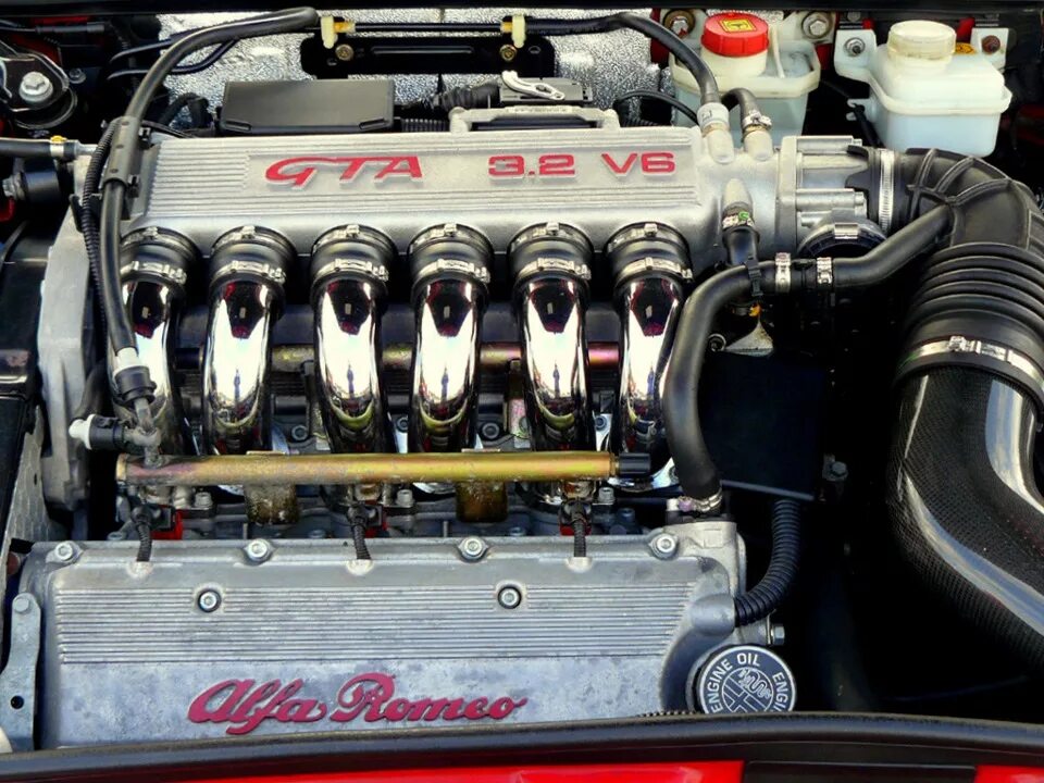 Моторы alfa. Альфа Ромео 156 2.5 v6 Busso. Alfa Romeo 156 v6. Alfa Romeo v6 Busso. Двигатель Альфа Ромео v6.