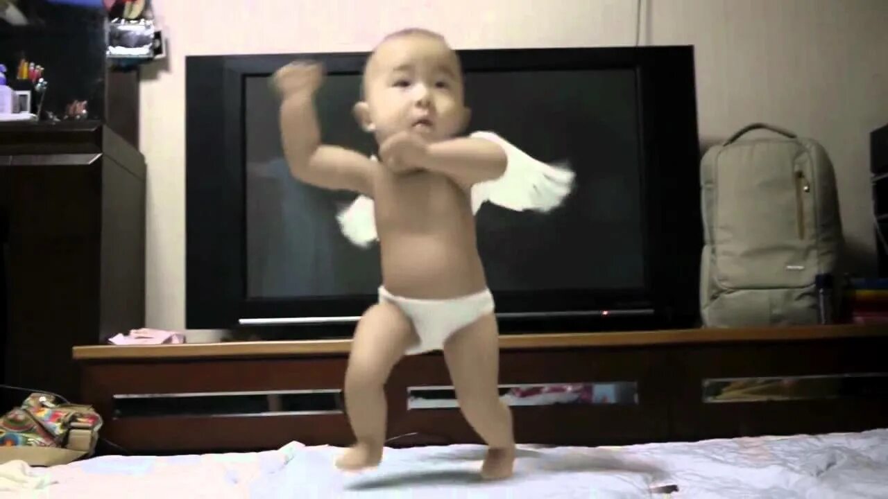 Танцующий младенец мем. Baby i dancing. Baby i dancing. Малышка танцует. Baby i dancing.
