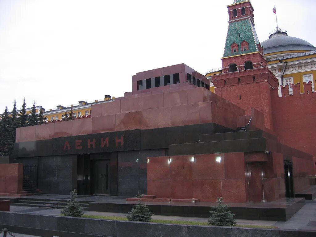 Автор мавзолея ленина. Ленин в Кремле в мавзолее. Мавзолей в.и Ленина на красной площади в Москве. Фото Ленина в мавзолей в Москве.
