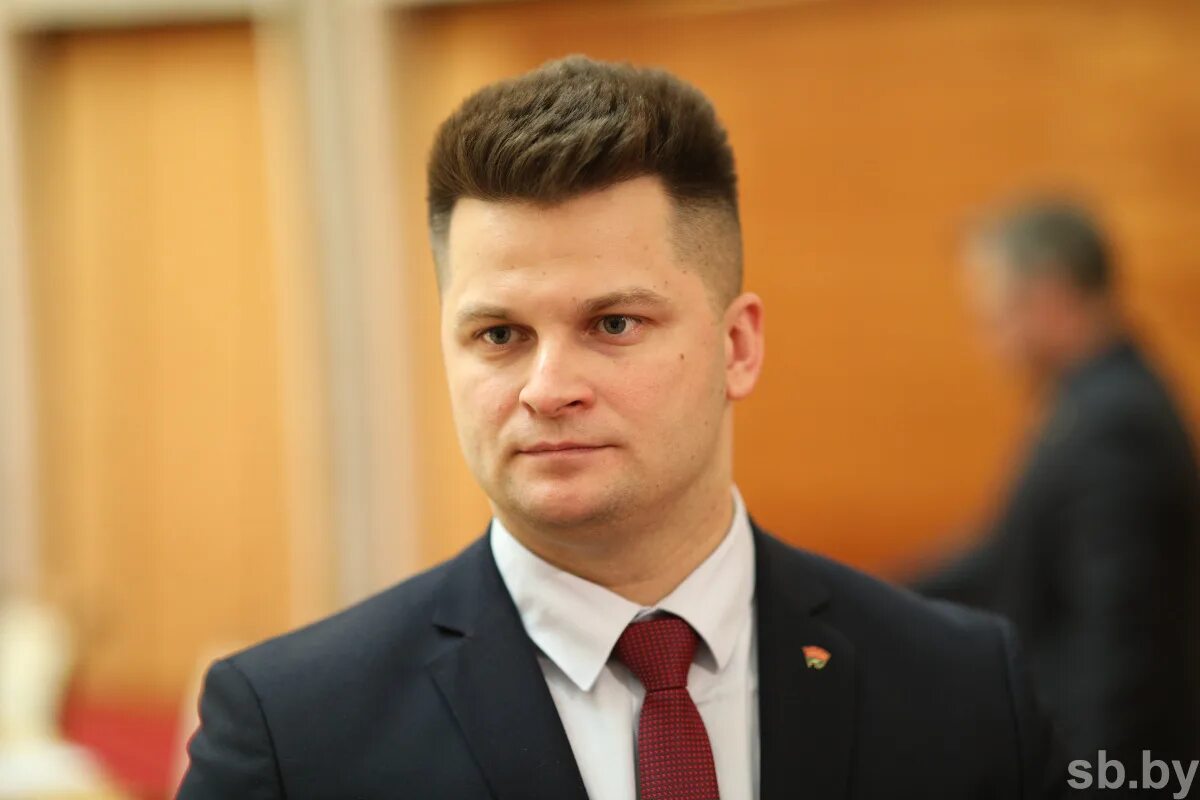 Молодые должны отдельно. Молодые должны отдельно