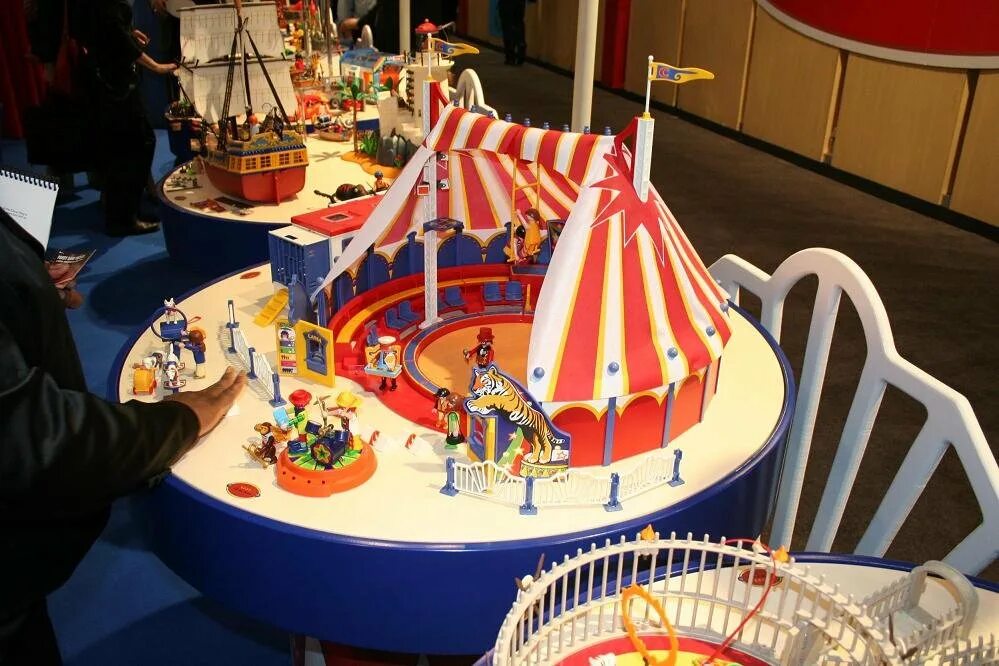 Магнитная игра egmont "цирк". Набор игрушек цирк. Набор с элементами конструктора playmobil circus 4230 цирковой шатер. Playmobil circus 4230 цирковой шатер. Игрушки плеймобиль цирк.