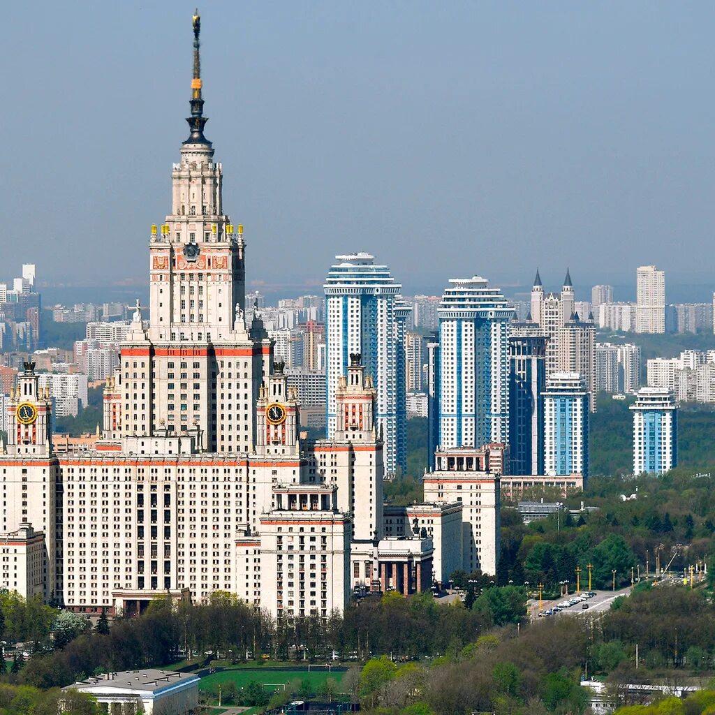 Высотка на воробьевых горах. Высотка на воробьевых горах. Здание московского университета на воробьевых горах. Высотка мгу на воробьевых горах. Главное здание мгу имени м.