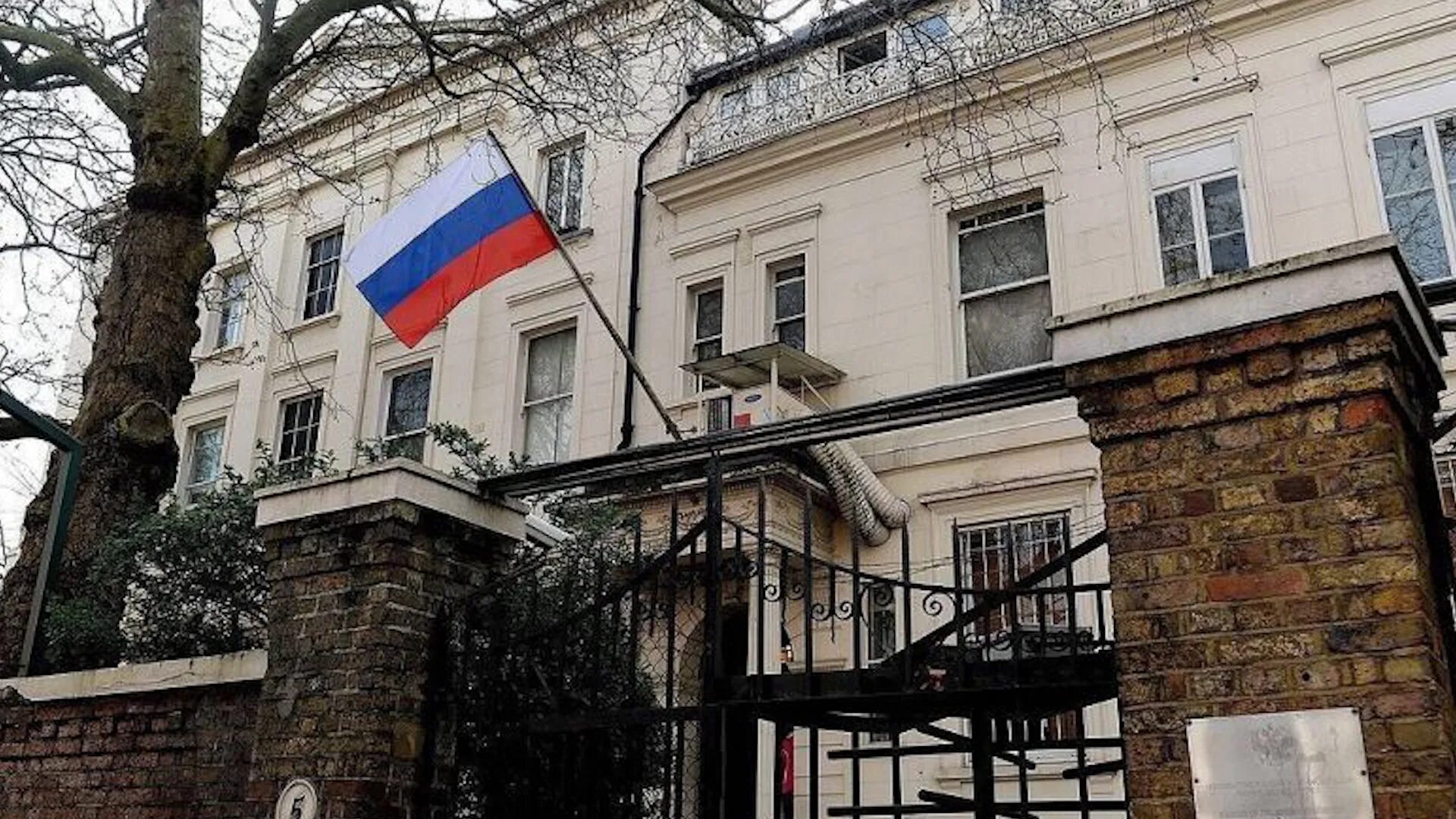 Российское посольство в великобритании. Посольство непала в москве. Российское посольство в великобритании. Здание посольства швейцарии в москве. Советское посольство в лондоне.