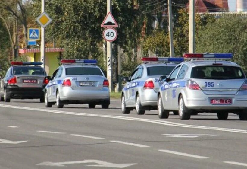 ГАИ Гомель. Не уступил дорогу спец тоанспорту. Уступите дорогу спецтранспорту. Девушки ГАИ Гомеля.