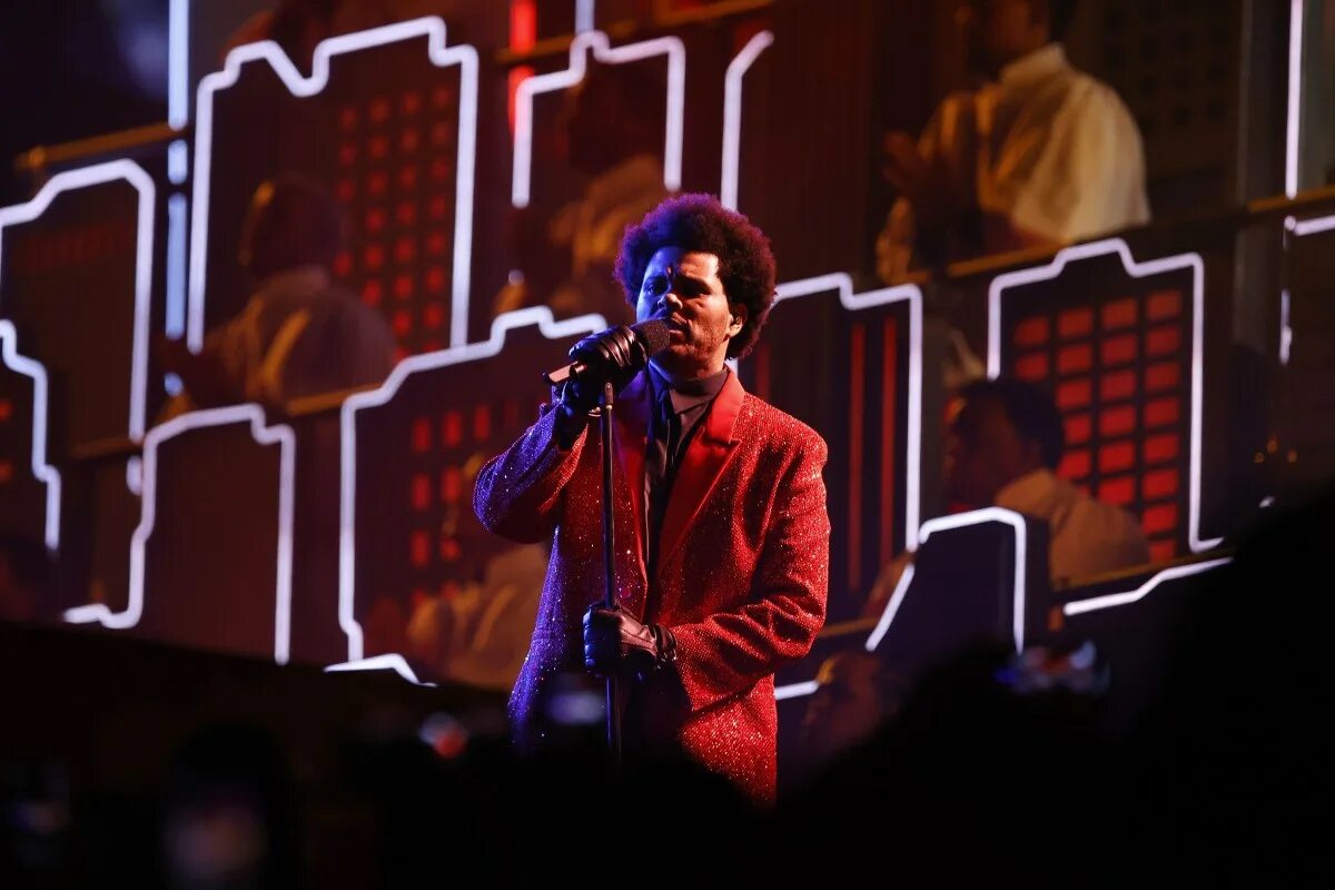 Weeknd fm. The weeknd 2025. the weeknd 2025 dawn. the weeknd dawn fm 2025. the weeknd 2025 фото.