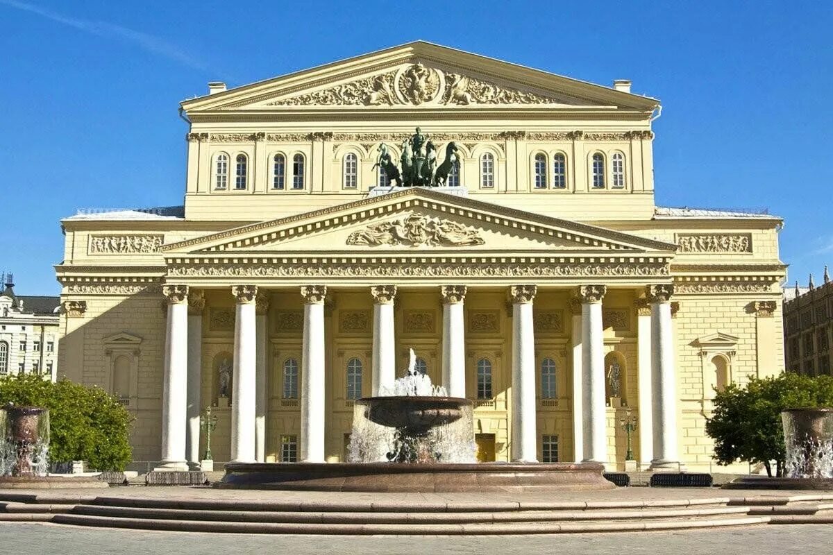 Площадь здания театра