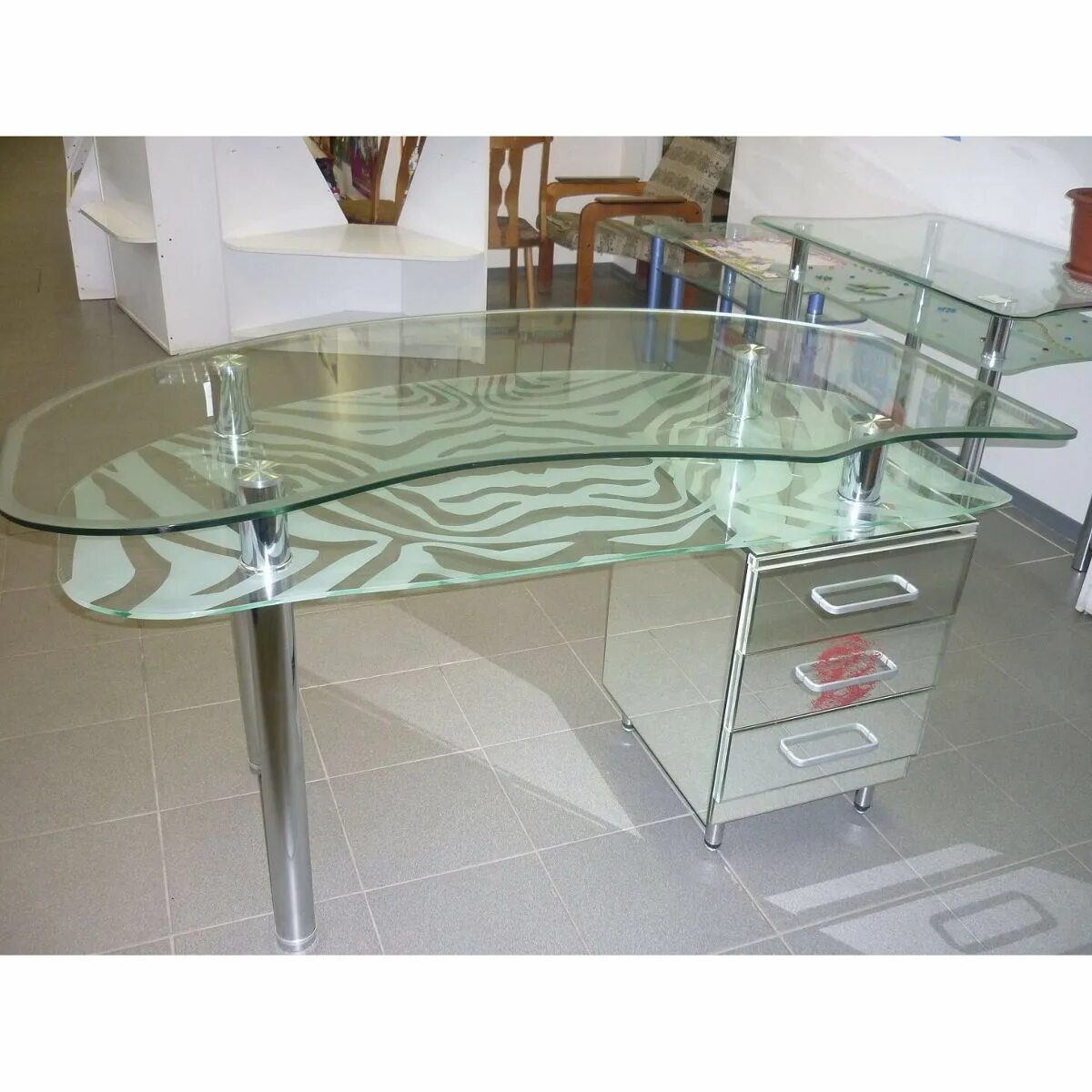 Мебельное стекло купить. Угловой стеклянный стол FS-7140. Стол из каленого стекла. Столик из каленого стекла. Кухонный стол из стекла.