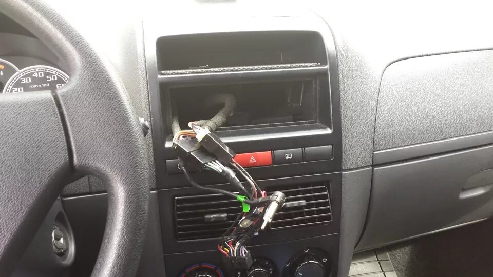 Как снять магнитолу на фиат альбеа Магнитола FIAT Albea, 1,4 л, 2008 года просто так DRIVE2