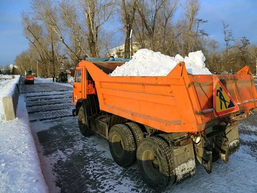 КАМАЗ 65115 уборка снега. КАМАЗ 55111 самосвал зимний. КАМАЗ самосвал вывоз снега. КАМАЗ 65115 самосвал снег.