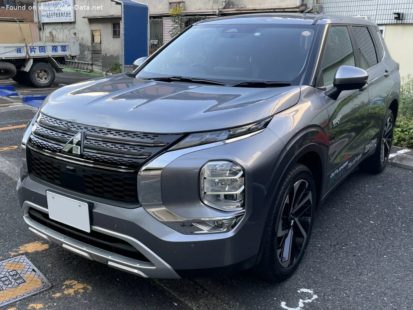 Mitsubishi outlander iv. Outlander 4. аутлендер 4 поколения. outlander 4 поколение.
