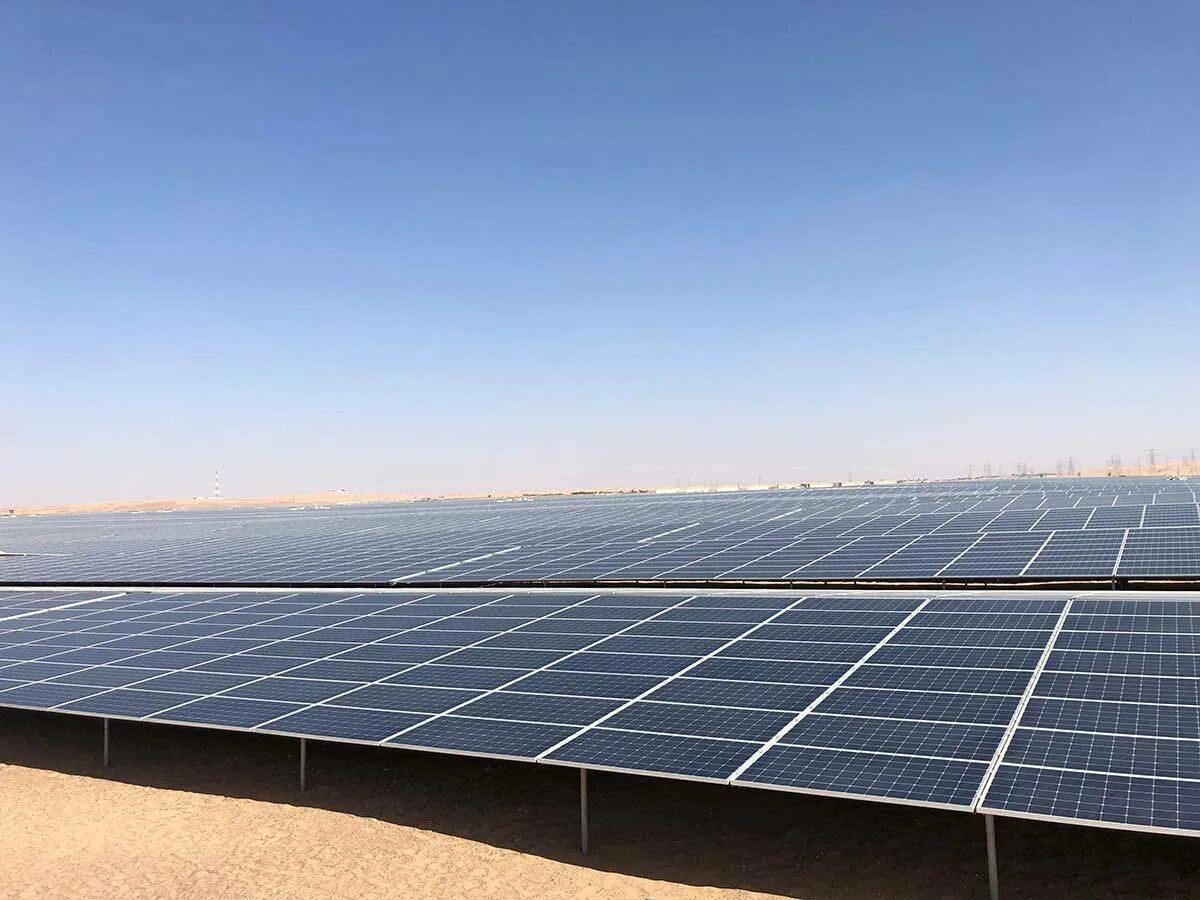 Какая электростанция самая крупная. Уарзазат Солнечная электростанция. Солнечная станция Абу Даби. Солнечная электростанция Абу-Даби, ОАЭ. Солнечная Энергетика ОАЭ.