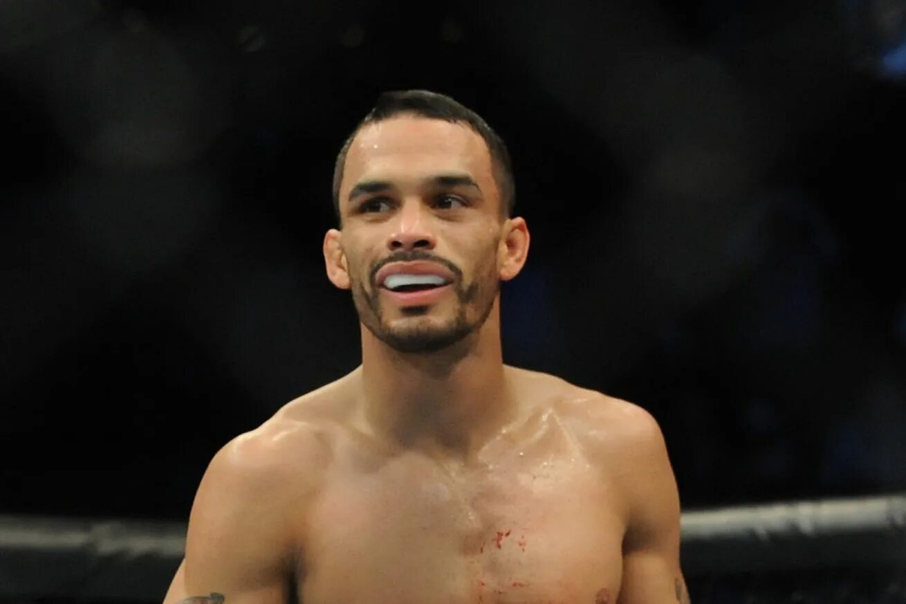 Роб фонт кайлер филлипс. Роб фонт. роб фонт боец. rob font ufc. роб фонт фото.