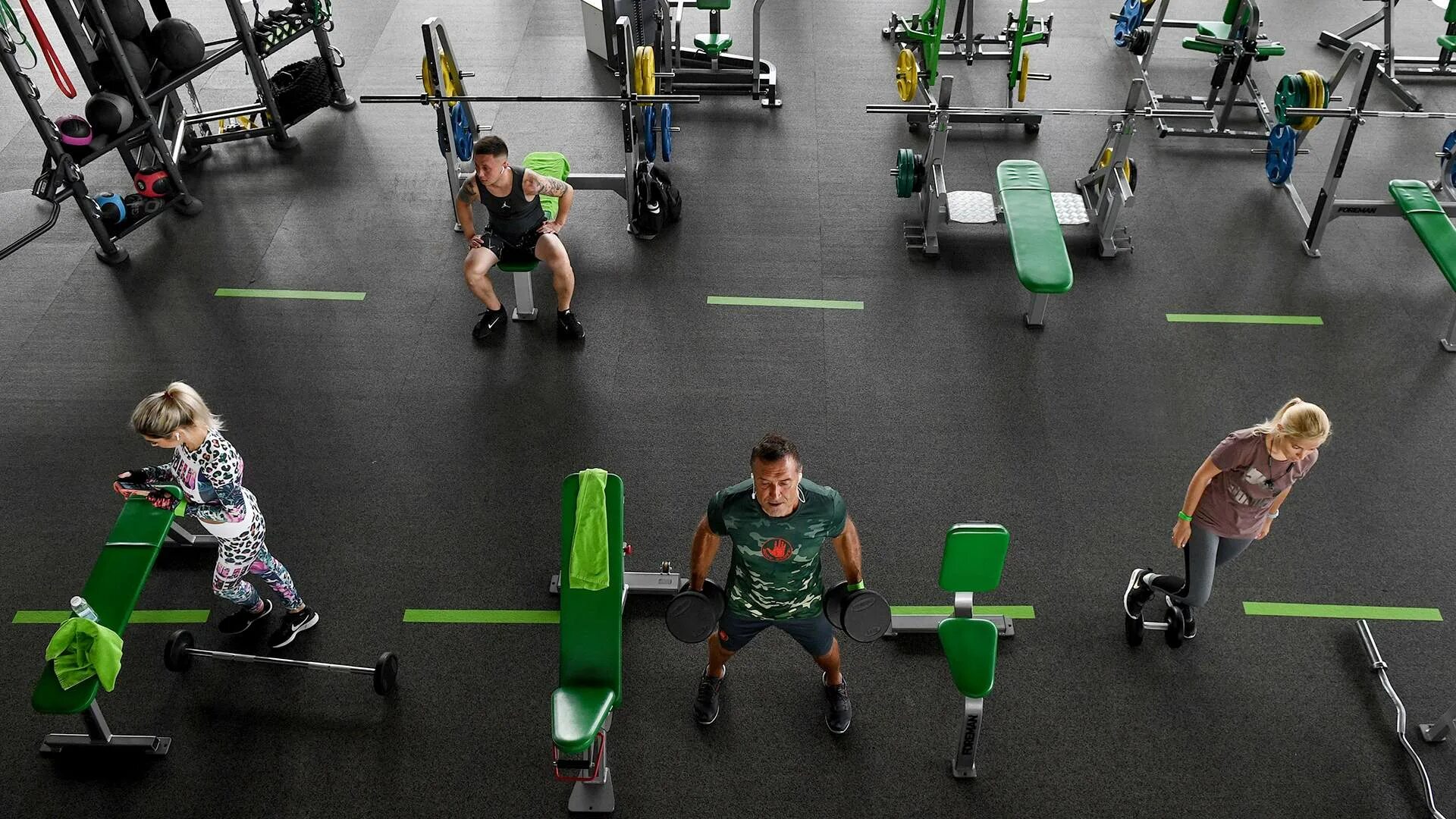 Открыли ли фитнес. В тренажерном зале. Level fitness батайск. Фитнес эксперт. Хот фитнес пулково 3.