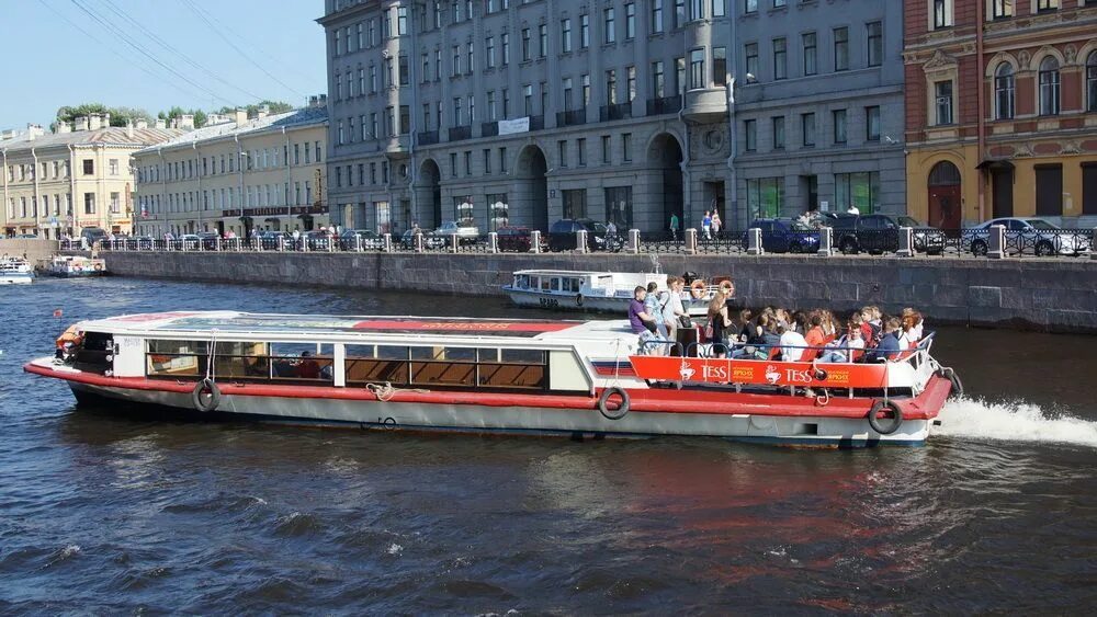 Речные трамвайчики в санкт петербурге. Однопалубные теплоходы Питер. Однопалубный теплоход СПБ. Теплоход однопалубный теплоход класса Фонтанка. Теплоход мастер СПБ.