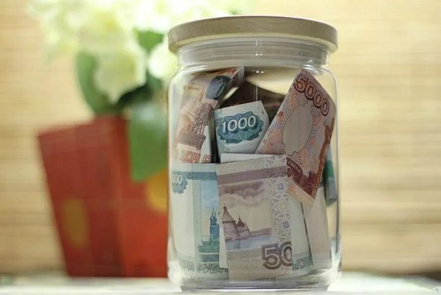 Сбережение денег деньги. Деньги хранятся в банке. Банка с деньгами. Деньги в банке. Хранить сбережения в банке.