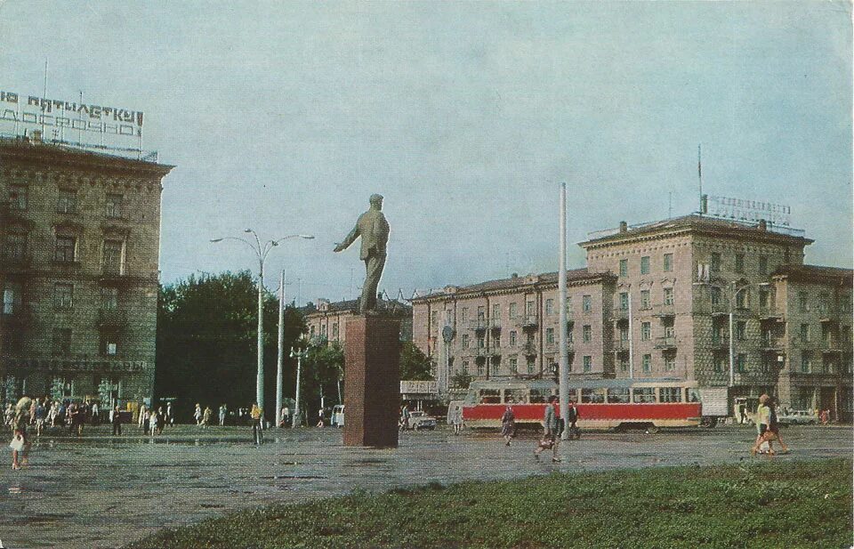 Всех с пятницей! Нашли для вас ретро-фото из 1975 года! На фотографии запечатлен