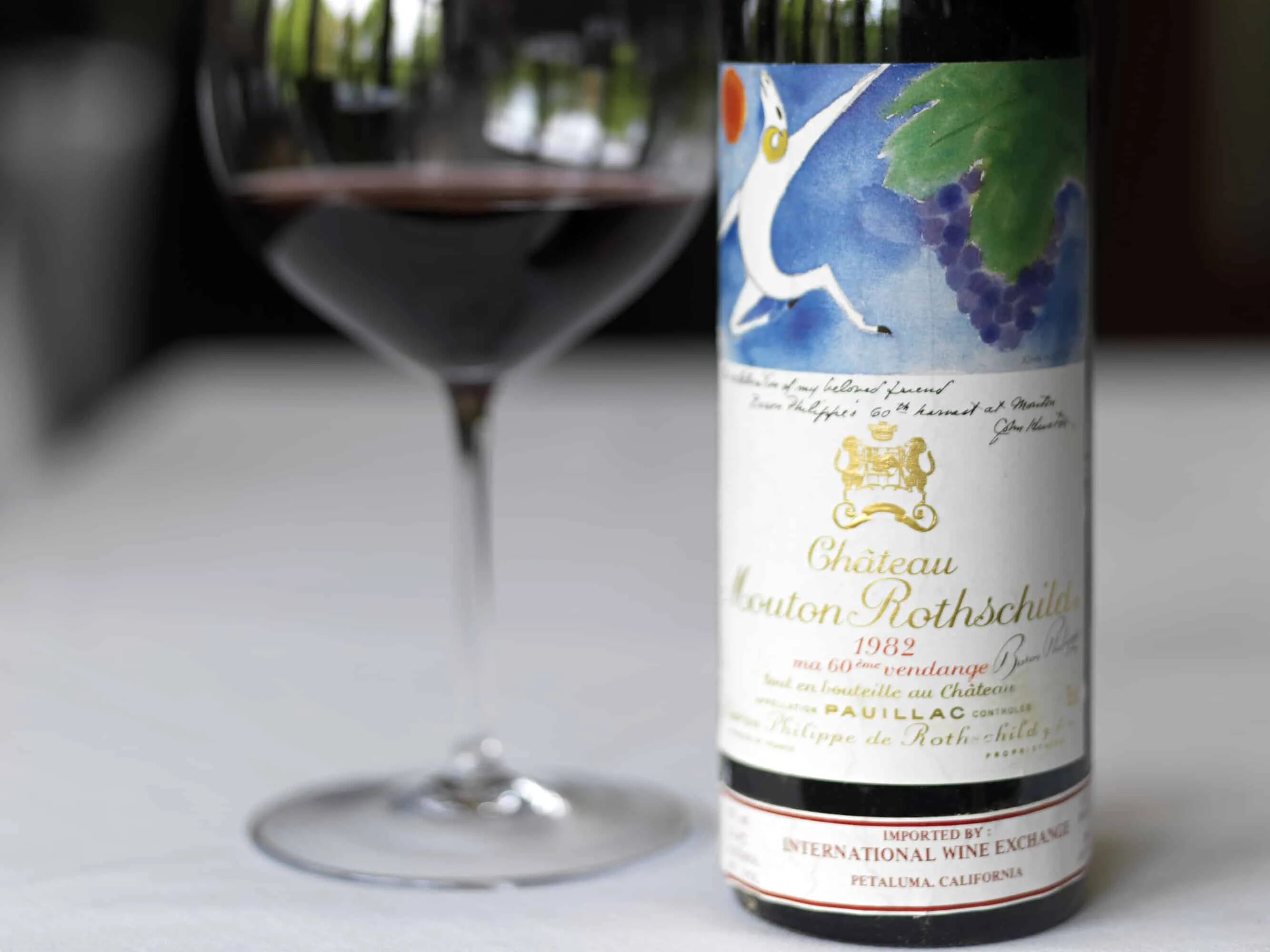 Мир вину. Шато мутон Ротшильд. Мутон Ротшильд вино. Вино Chateau Mouton Rothschild. Mouton Rothschild 1982.