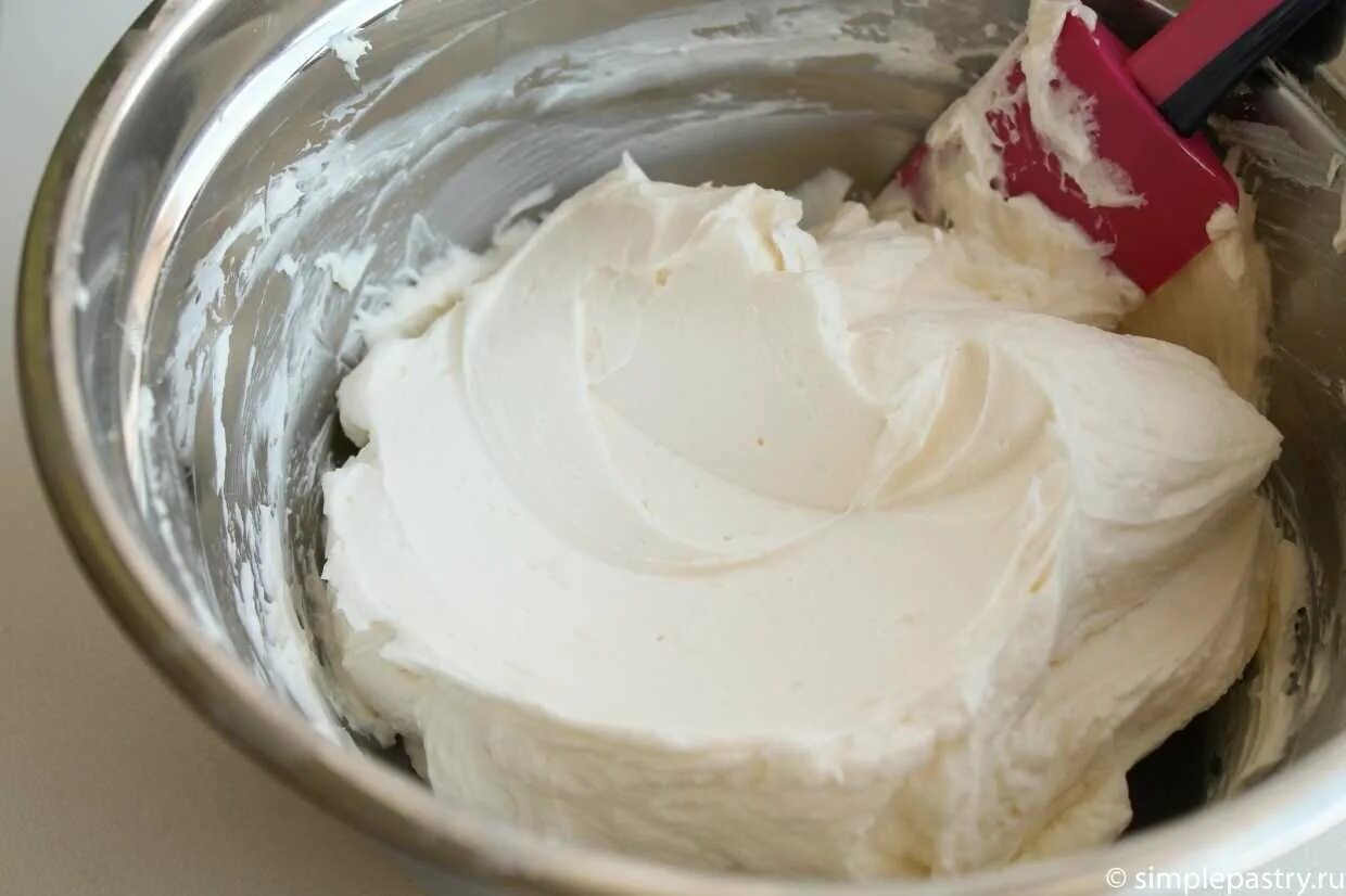 Как сделать правильный крем для торта. Крем чиз маскарпоне. Сливочный сыр крем чиз. Сливочный крем чиз для торта. Сливки для крема чиз.