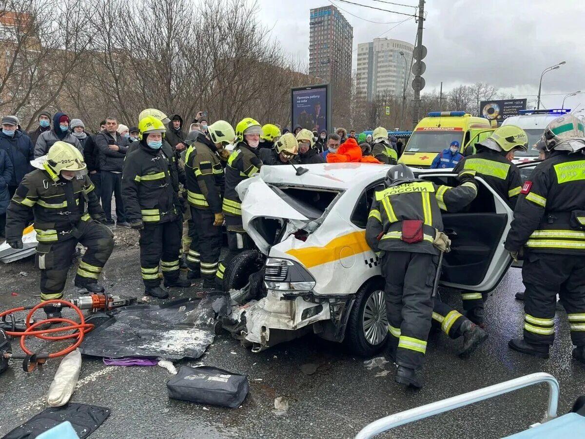 Авария на Рублевском шоссе 08 02 2022. ДТП С Алексеем Шепелем на Рублевке. ДТП В Москве на Рублевском шоссе. Сколько человек ранено в москве