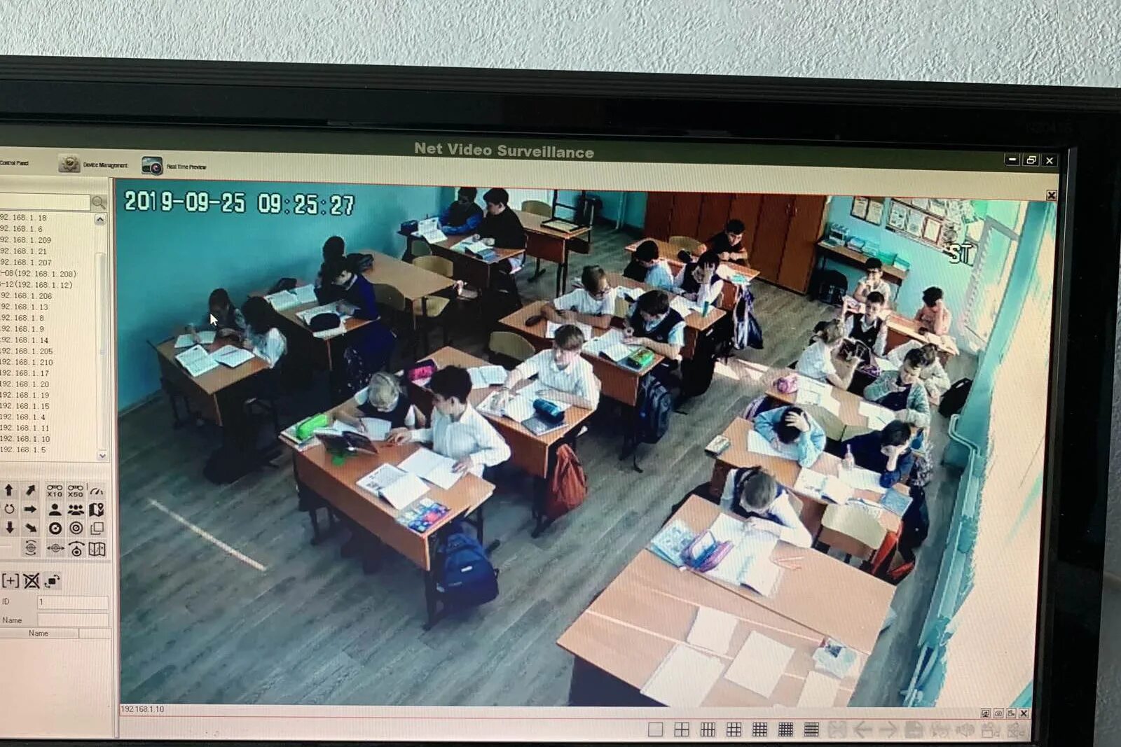 Видеонаблюдение в школе. Видеонаблюдение в классе. Видеокамера в школе. Можно ли установить камеру в классе. Камера видеонаблюдения в классе.