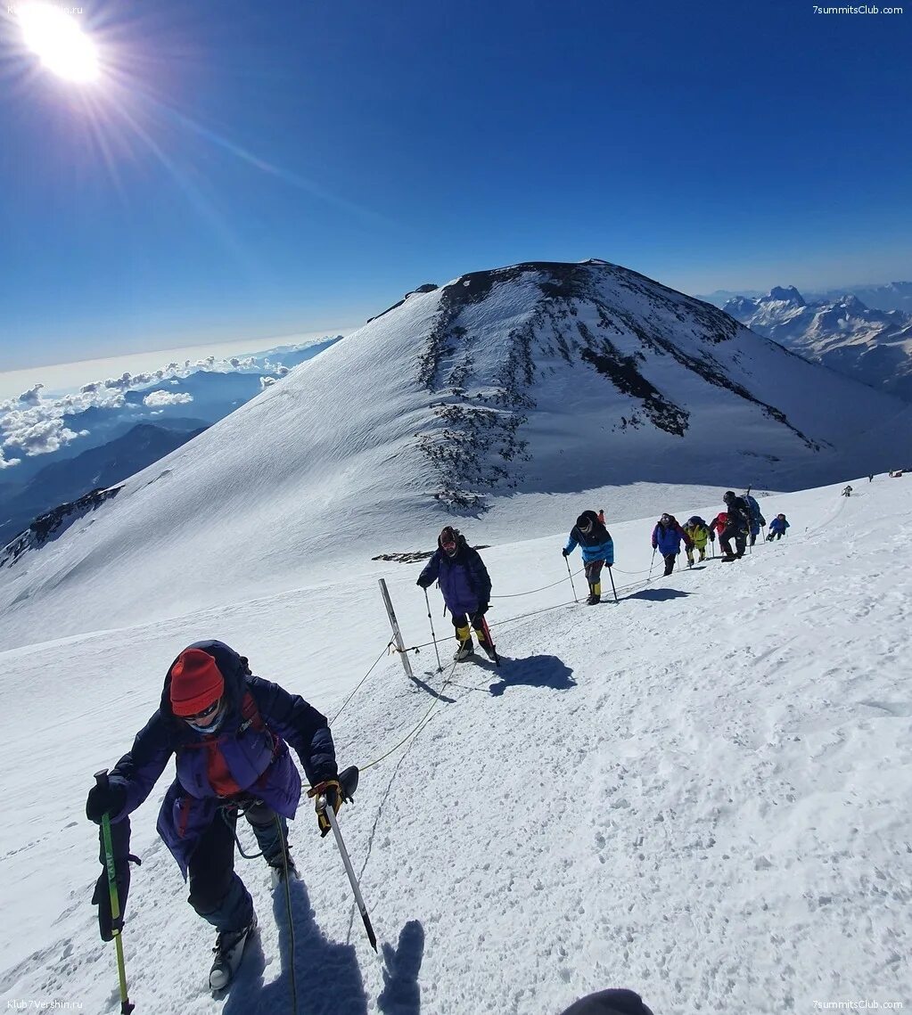 Какая самая высокая точка европы. Вершина Эльбруса 5642. Эльбрус 2022. Эльбрус 5642 метра. Западная вершина Эльбруса.