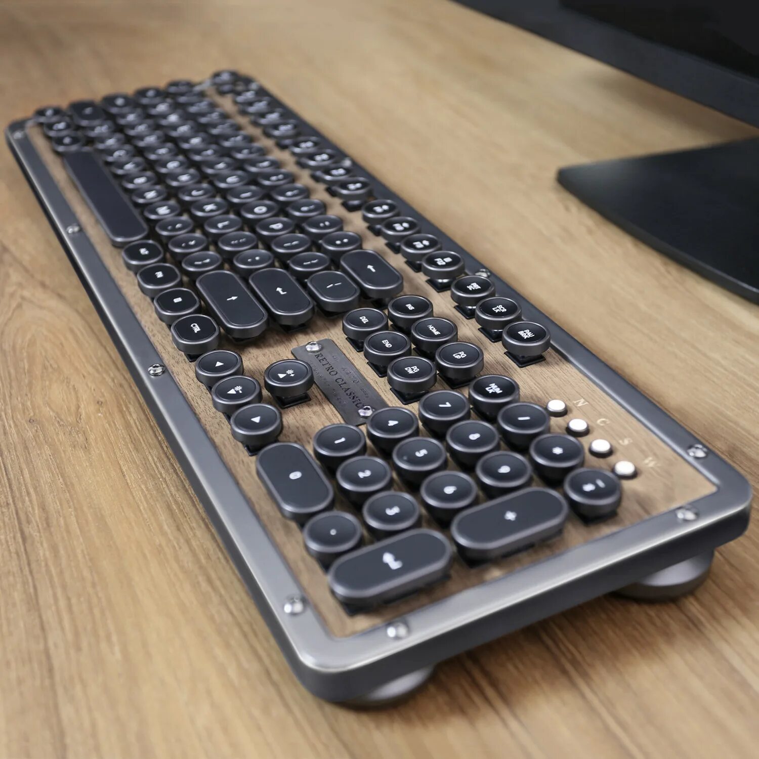 Local keyboard. Azio keyboard retro. azio retro classic. дизайнерская клавиатура. стильная клавиатура.