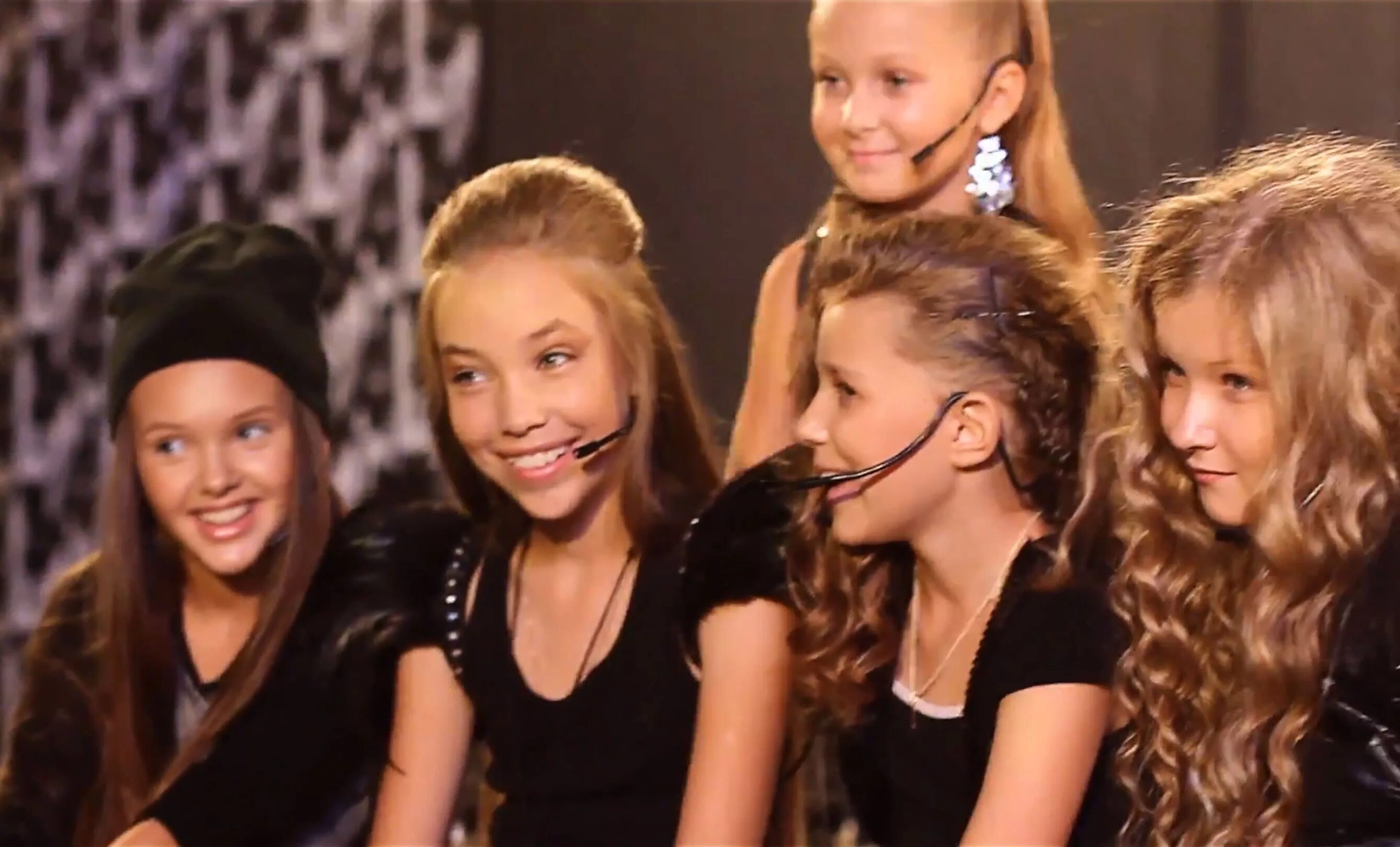 Группа open Kids шоу герлз. Группа open Kids 2012. Девочки которые поют. 5 Девочек поют.