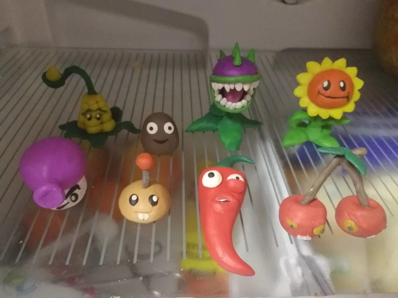 Plants vs zombies 2 из пластилина. зомби против растений лепка зомби 2. растения из игры растения против зомби пластилин. игры растения против зомби пластилин. растения из игры растения против зомби пластилин.