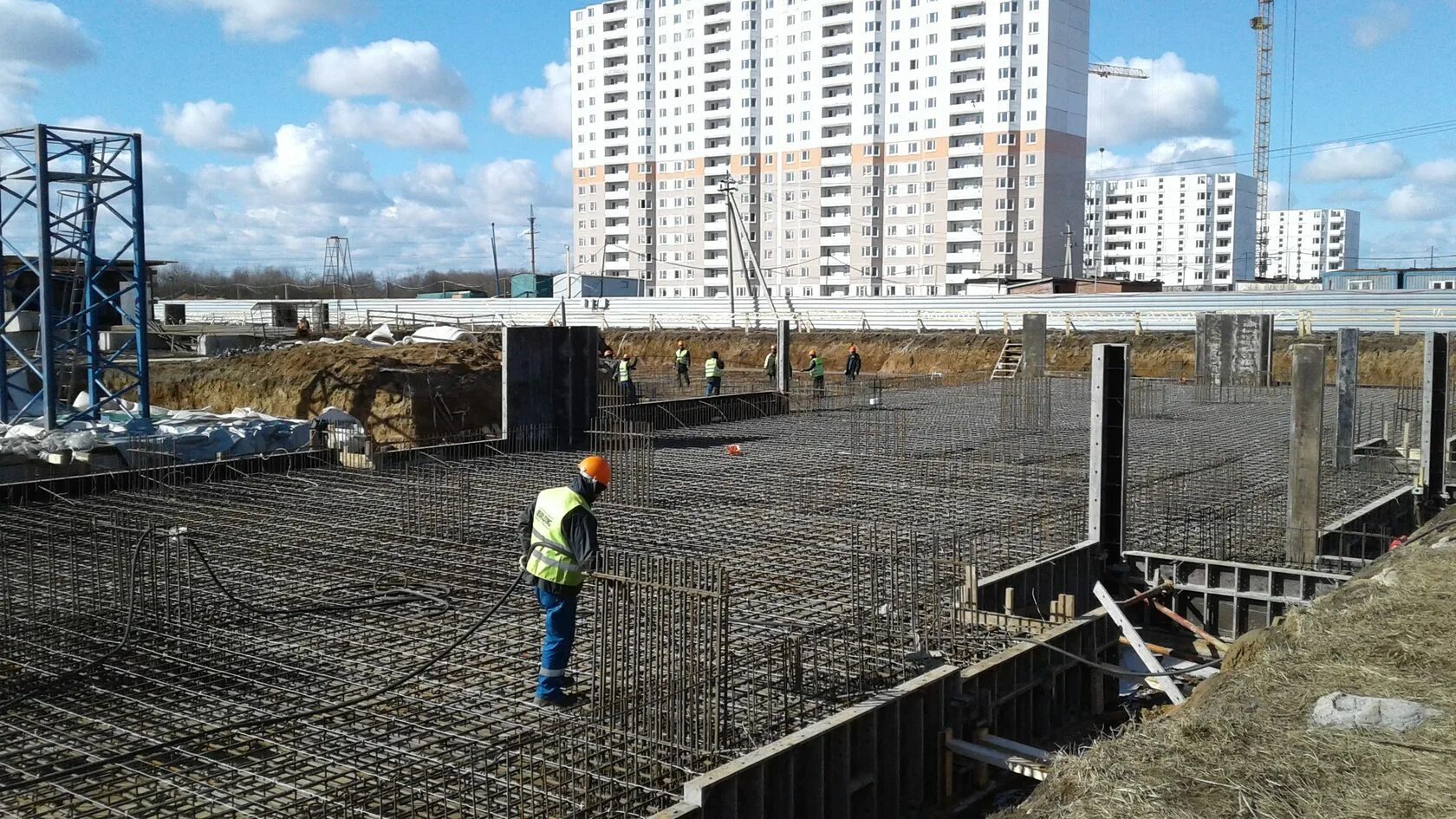 Жк мичуринский тверь. Мичуринский Тверь жилой комплекс. ЖК Мичуринский в Твери ход строительства 2023 год. ЖК Мичуринский 1 очередь 2013 год Екатеринбург.