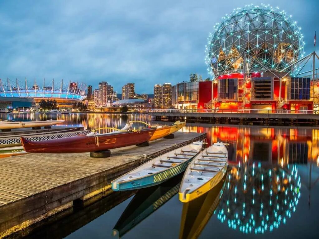 Самый красивый город страны. Музей мир науки в Ванкувере. Science World, Ванкувер, Канада. Канадский музей науки Ванкувер. Канада достопримечательности Ванкувер достопримеча.