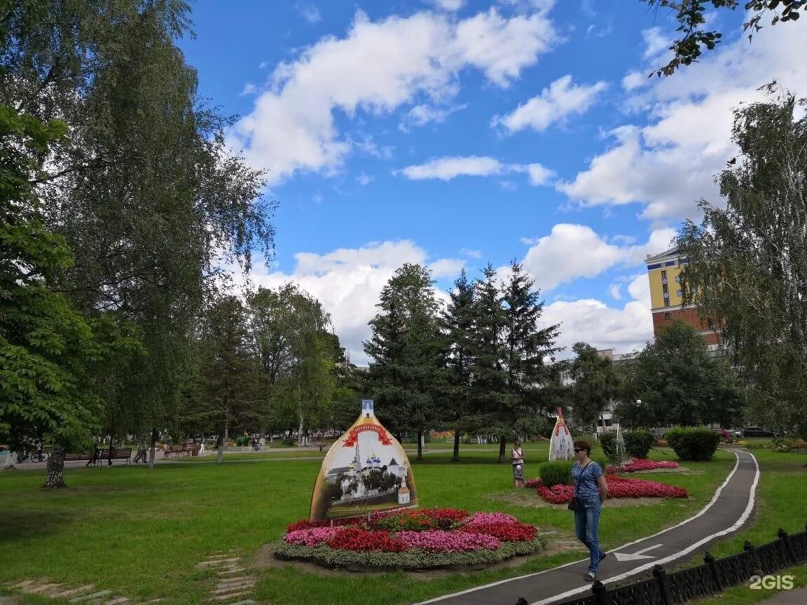 Парки ярославль купить. Советская площадь Ярославль парк. Сквер Ярославль.