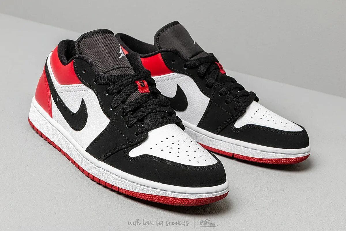 Jordan 1 low оригинал. Nike Air Jordan 1 Low Black Toe. Air Jordan 1 Low Black Toe. Jordan 1 Low Black Toe. Jordan 1 Low Black.