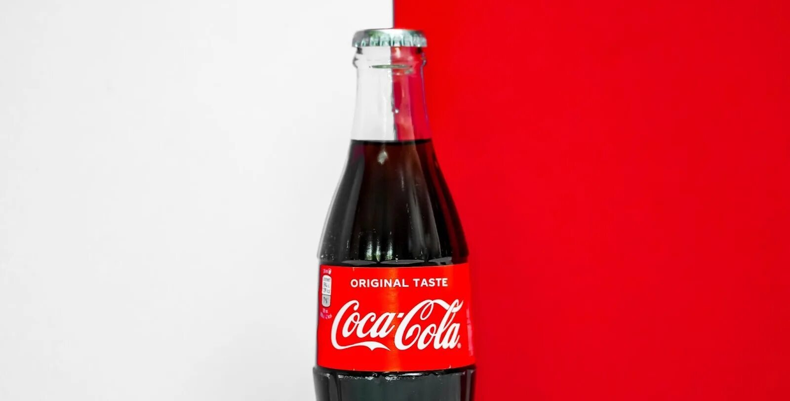 Фанки манки кола. Coca-Cola. Продукция Кока колы. Бутылка колы.