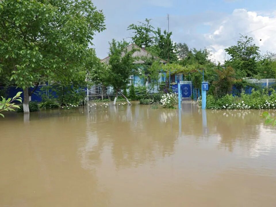 П курганинск. Наводнение в Курганинске 2002. Наводнение в городе Курганинске 2002 год. Курганинск Краснодарский край. Курганинск наводнение.