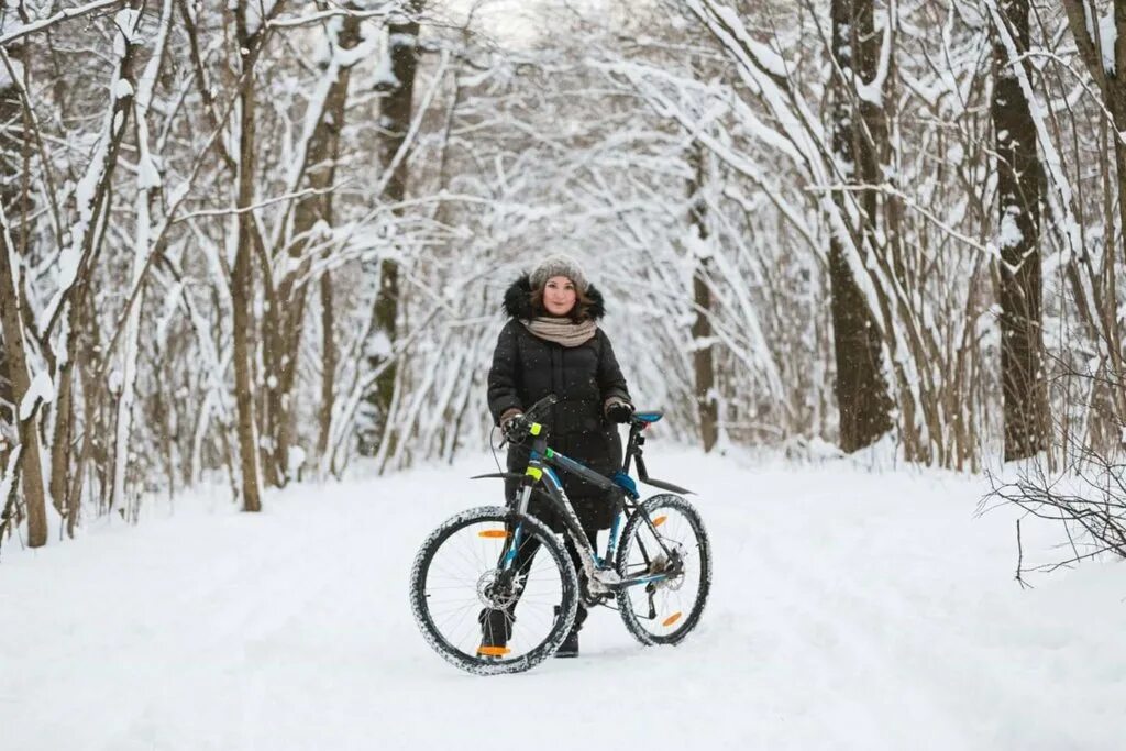 Зимний велосипед. Велосипед для зимы. На Велике зимой. Снежный велосипед. Можно ли кататься на велике