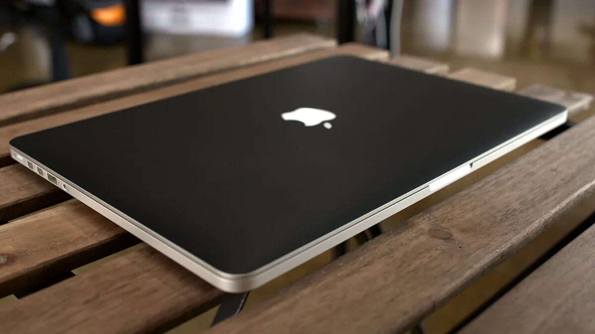 Почему макбук. Apple mac pro 2015. apple macbook pro черный. macbook pro (15-inch retina mid 2014) benchmarks. макбук последняя модель черный.