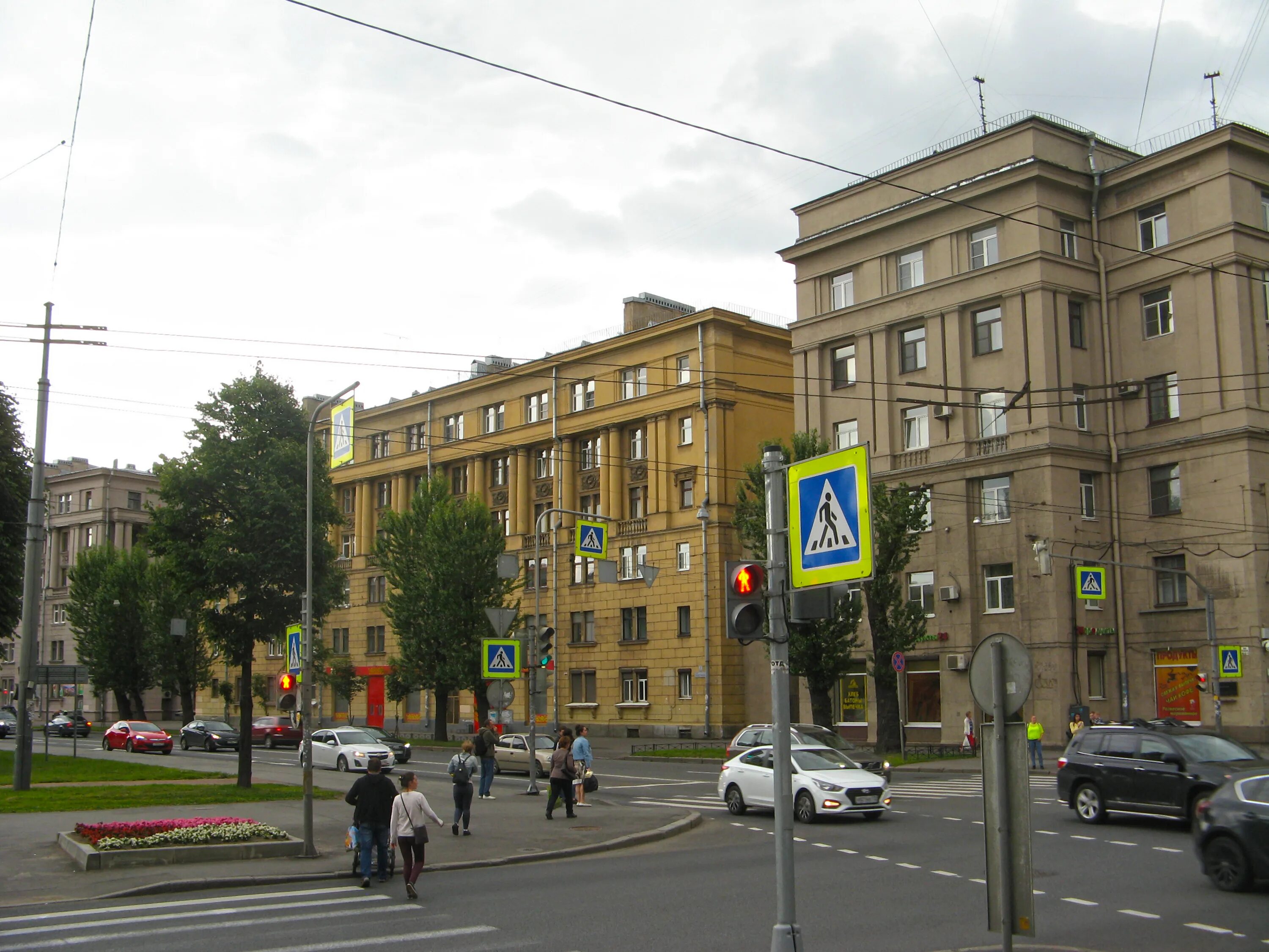 Митино, mobil 1 Центр на метро Митино в Красногорске, Москва - отзывы, фото, цен