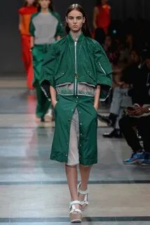 Sacai Spring 2014 Ready-to-Wear Fashion Show Collection Sportswear fashion, Spor