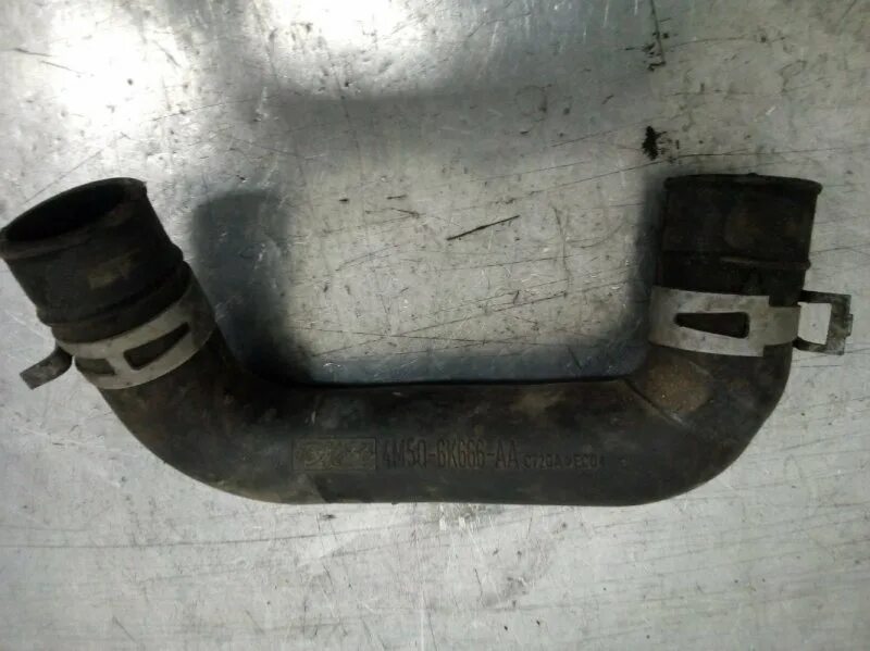 Патрубок вентиляции картера фольксваген пассат б5. Патрубок картерных газов ауди а4 б5. Патрубок рециркуляции. Патрубок рециркуляции. Тройник верхнего патрубка радиатора шкода фабия 1,6 bts.