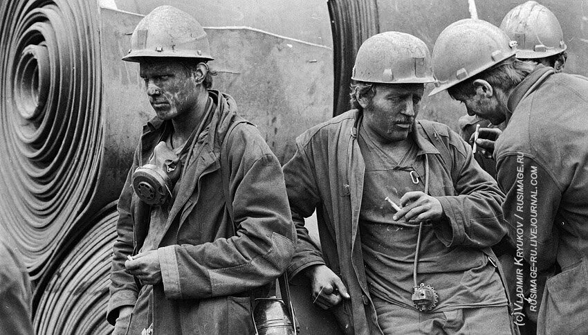 шахтер ссср в шахте. шахтеры ссср. советские шахтеры. шахта подозерная копейск. советский рабочий.
