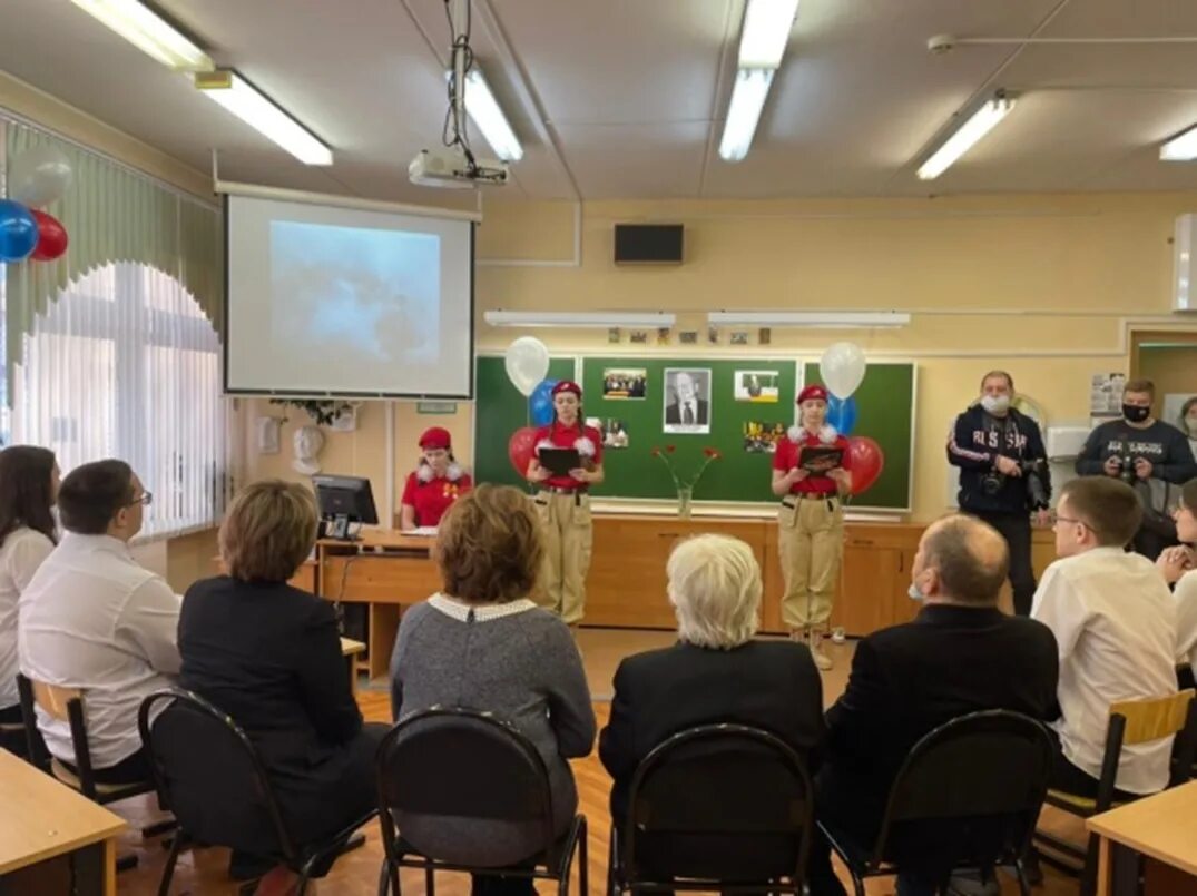 город мурманск школа номер 34. школа им журина мурманск. 58 школа мурманск завуч. мурманск школа 37 уроки. школа 43 мурманск.