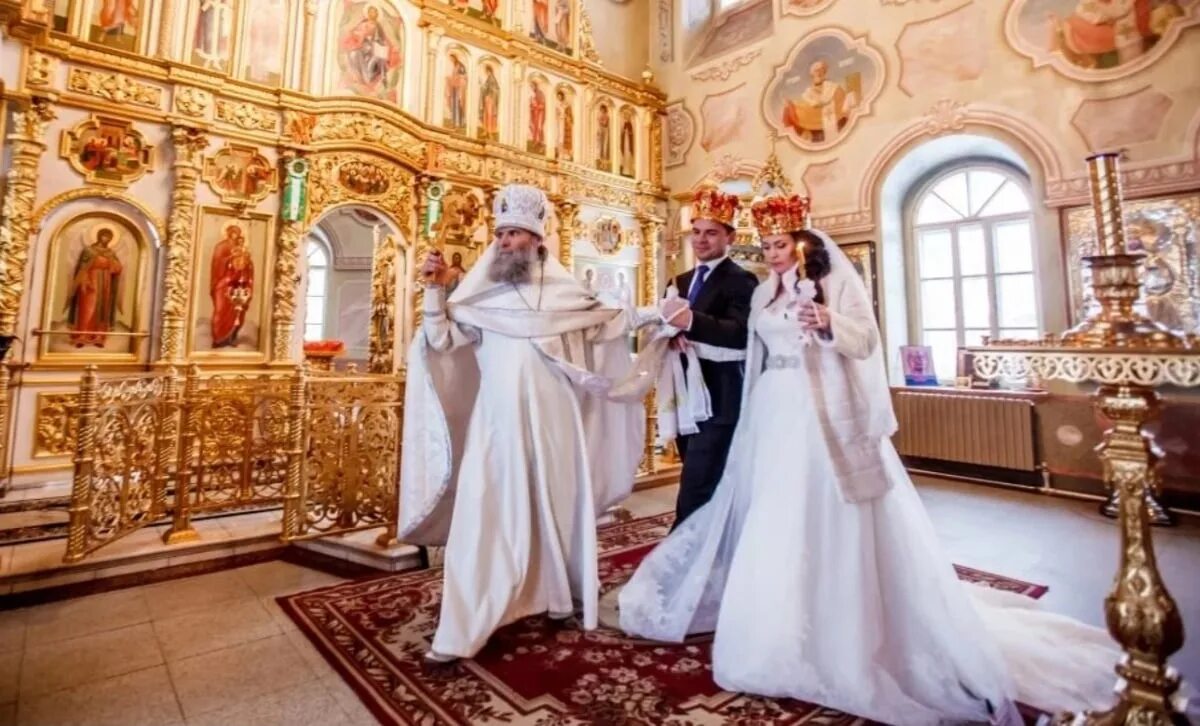 Сколько раз венчалась. Венчание в Дубровицах. Новоспасский монастырь венчание. Храм в Дубровицах Подольск венчание.
