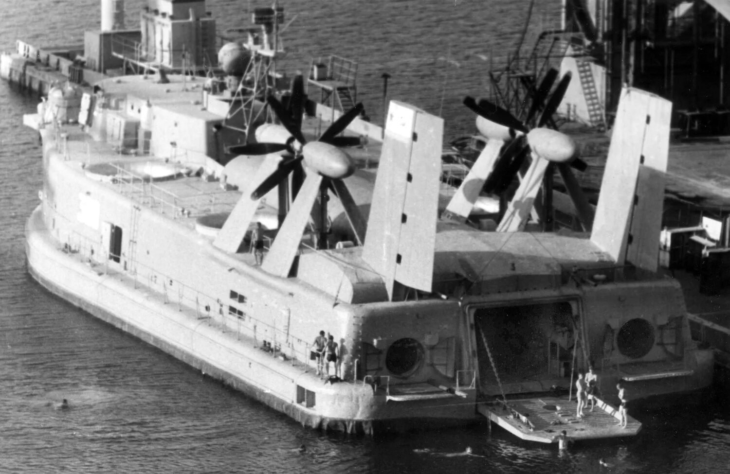 Мдк 15. Десантный корабль джейран. Мдк джейран. Мдк мордовия корабль. Малый десантный корабль (мдк) пр.