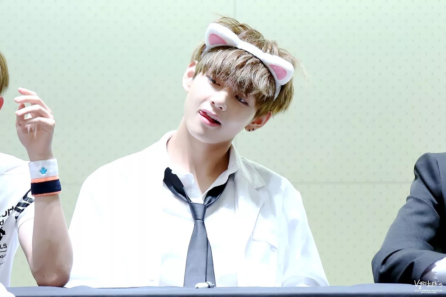 Что случилось с тэхеном из бтс. Милый тэхен из bts. тэхён 18. бтс тэ милый. bts милый тэхён.