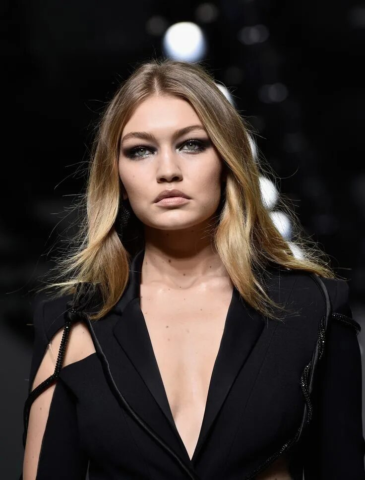 Джиджи хадид макияж. L;blb [flbk. Джиджи хадид версаче 2021. Джиджи хадид модель. Джи джи модель джиджи хадид.